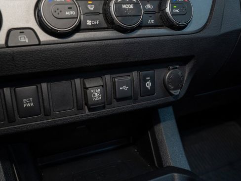 Certified 2023 Toyota Tacoma TRD Off-Road image 8