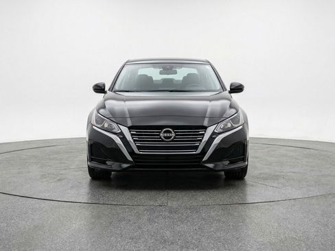 Used 2025 Nissan Altima 2.5 SV image 2