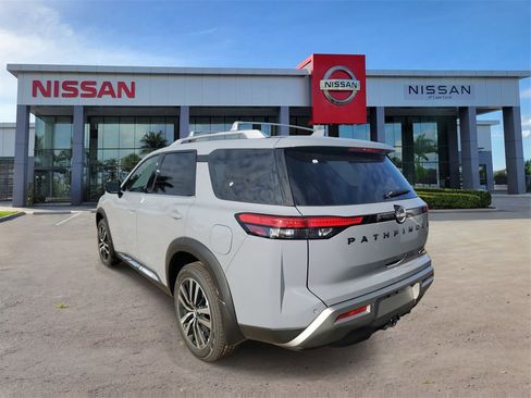 New 2025 Nissan Pathfinder Platinum image 2