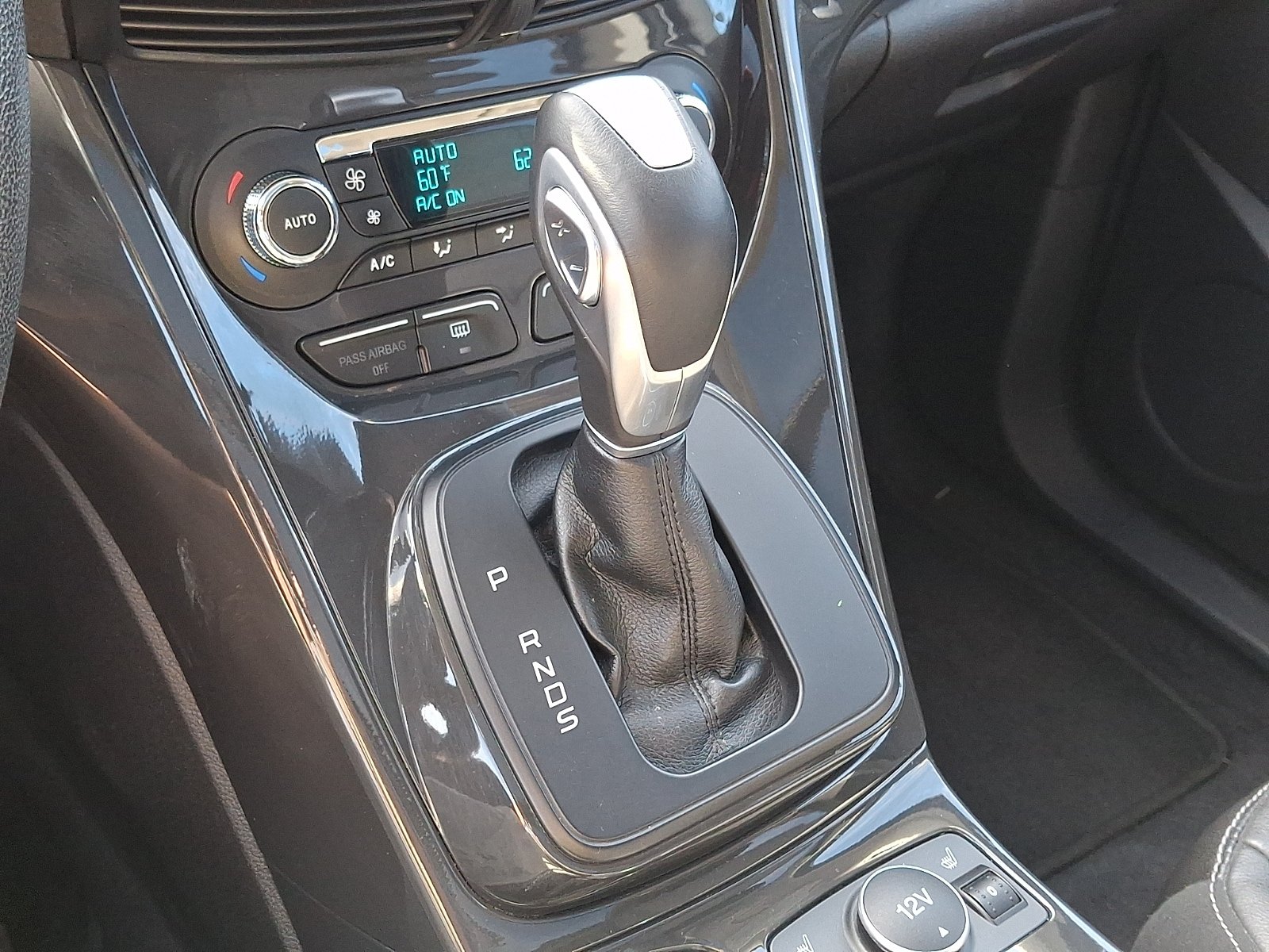 Used 2014 Ford Escape Titanium w/ Equipment Group 401A FWD image 17