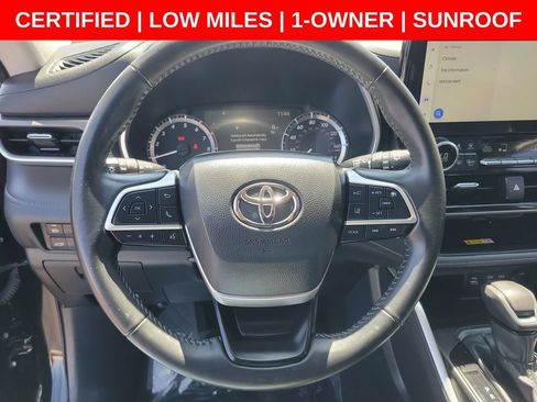 Used 2024 Toyota Highlander XLE FWD image 27