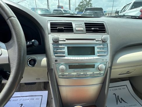 Used 2009 Toyota Camry LE FWD image 19