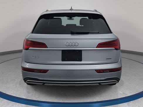 Used 2023 Audi Q5 Premium w/ Convenience Package image 6