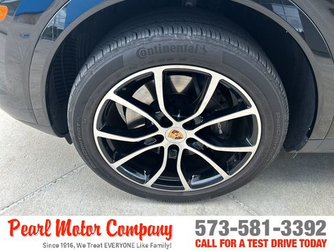Used 2023 Porsche Cayenne Platinum Edition AWD/4WD image 8