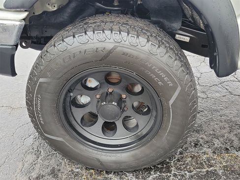 Used 2004 Toyota Tacoma PreRunner image 9