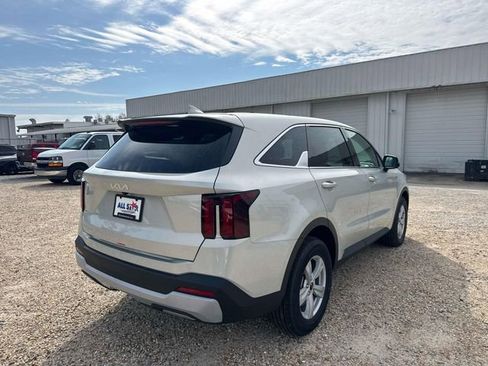New 2026 Kia Sorento LX FWD image 9