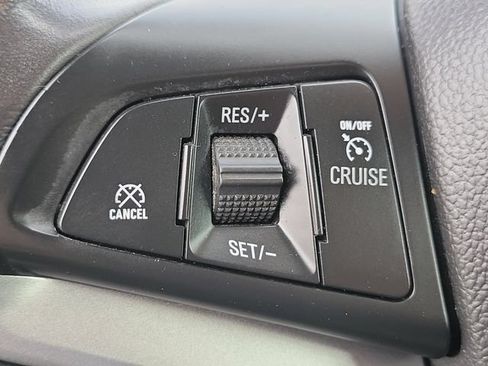 Used 2020 Chevrolet Trax LT w/ LT Convenience Package FWD image 8