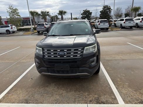 Used 2017 Ford Explorer Limited image 1