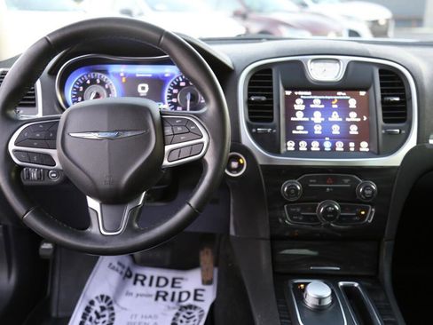 Used 2019 Chrysler 300 Touring w/ Sport Appearance Package image 21
