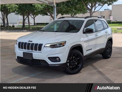 Used 2023 Jeep Cherokee Altitude Lux w/ Lux Elite Package