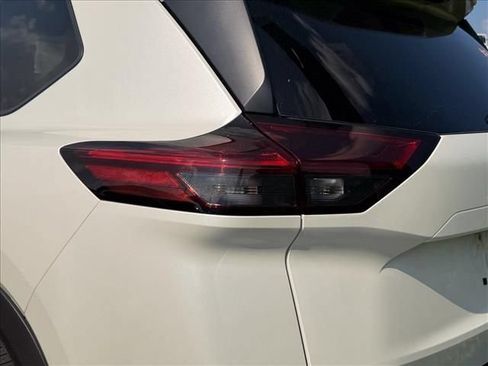 Used 2023 Nissan Rogue SV AWD/4WD image 23