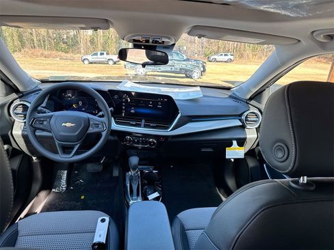 New 2026 Chevrolet Trax LT w/ Sunroof Package image 29