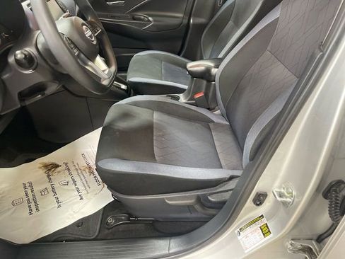 Used 2024 Nissan Versa SV FWD image 11