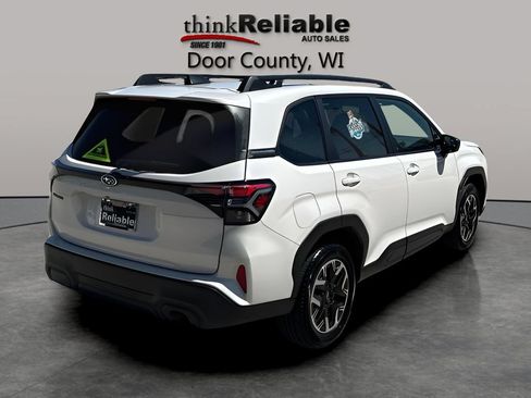 Used 2025 Subaru Forester Premium AWD/4WD image 5
