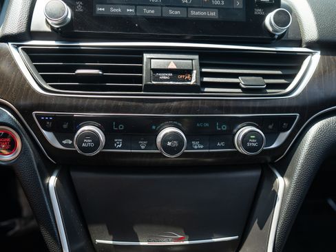 Used 2018 Honda Accord Touring image 33
