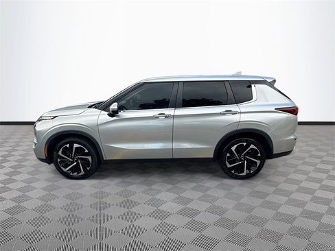 Used 2022 Mitsubishi Outlander SE image 5