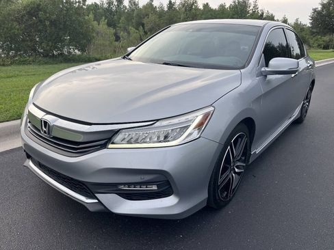 Used 2017 Honda Accord Touring image 3