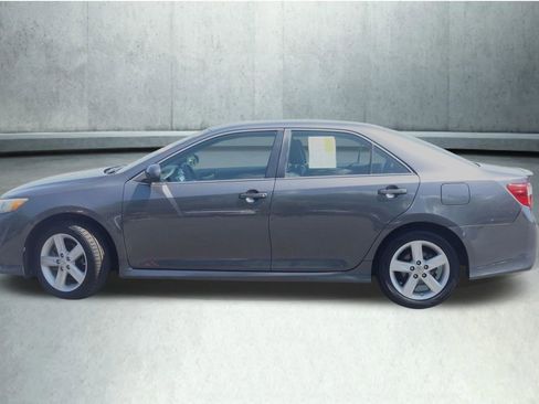 Used 2013 Toyota Camry SE FWD image 16