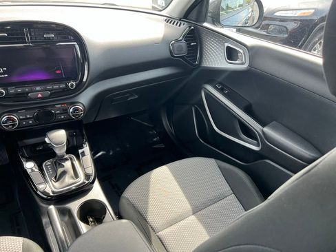 Used 2023 Kia Soul S FWD image 18