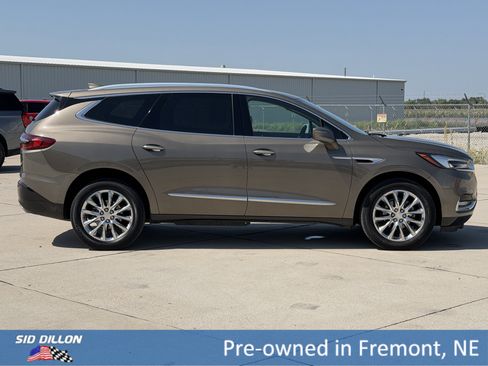 Used 2020 Buick Enclave Premium AWD/4WD image 3