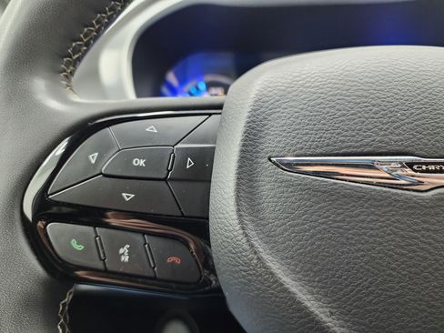 Used 2024 Chrysler Pacifica Limited image 15