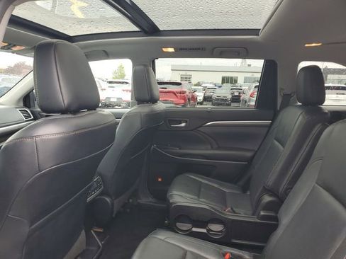 Used 2017 Toyota Highlander Limited AWD/4WD image 10