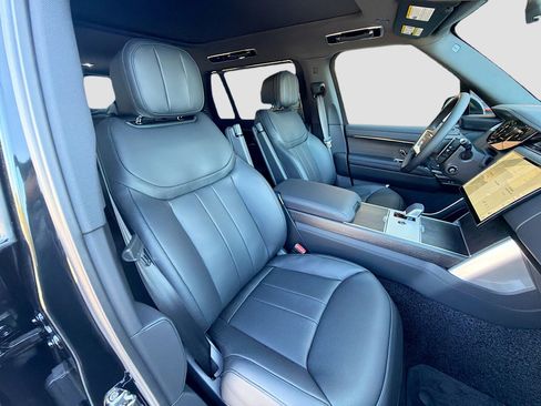 New 2025 Land Rover Range Rover Long Wheelbase SE image 16