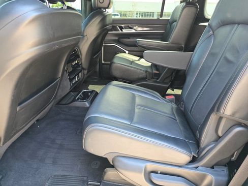 Used 2022 Jeep Wagoneer Series III w/ Flexible Seating Group RWD image 25