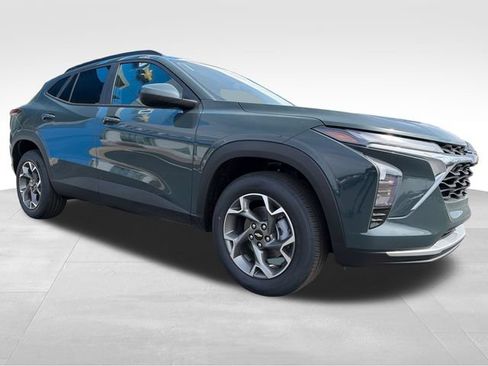 New 2026 Chevrolet Trax LT w/ Driver Confidence Package FWD image 9