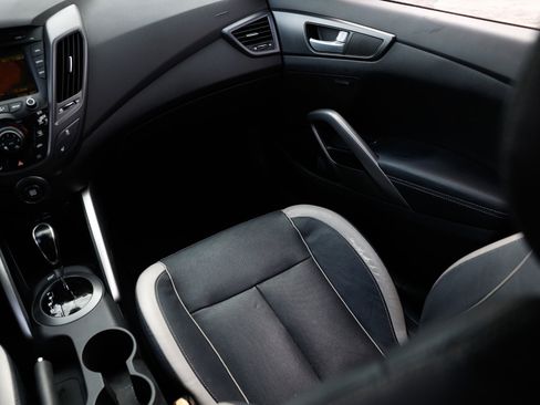 Used 2015 Hyundai Veloster Turbo image 24