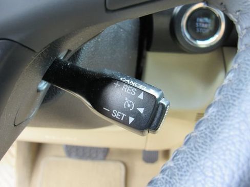 Used 2017 Toyota Camry XLE w/ Moonroof Package FWD image 30
