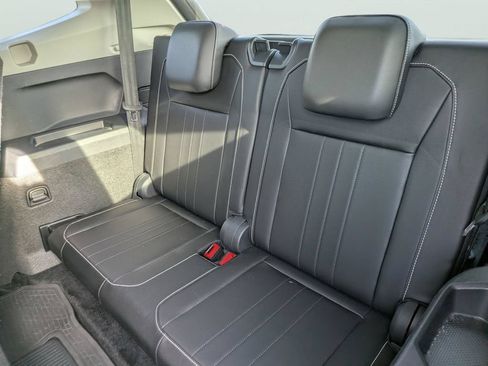 Used 2023 Volkswagen Tiguan SE FWD image 16