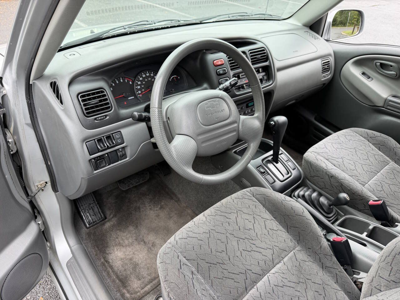 Used 2004 Chevrolet Tracker LT AWD/4WD image 12