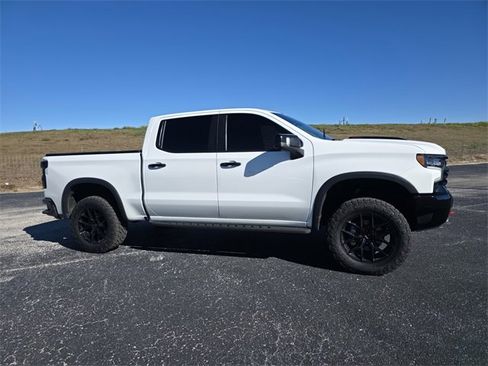 Used 2023 Chevrolet Silverado 1500 ZR2 w/ Technology Package image 2