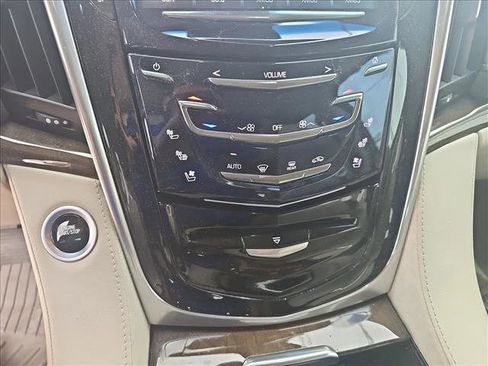 Used 2019 Cadillac Escalade Premium Luxury image 25
