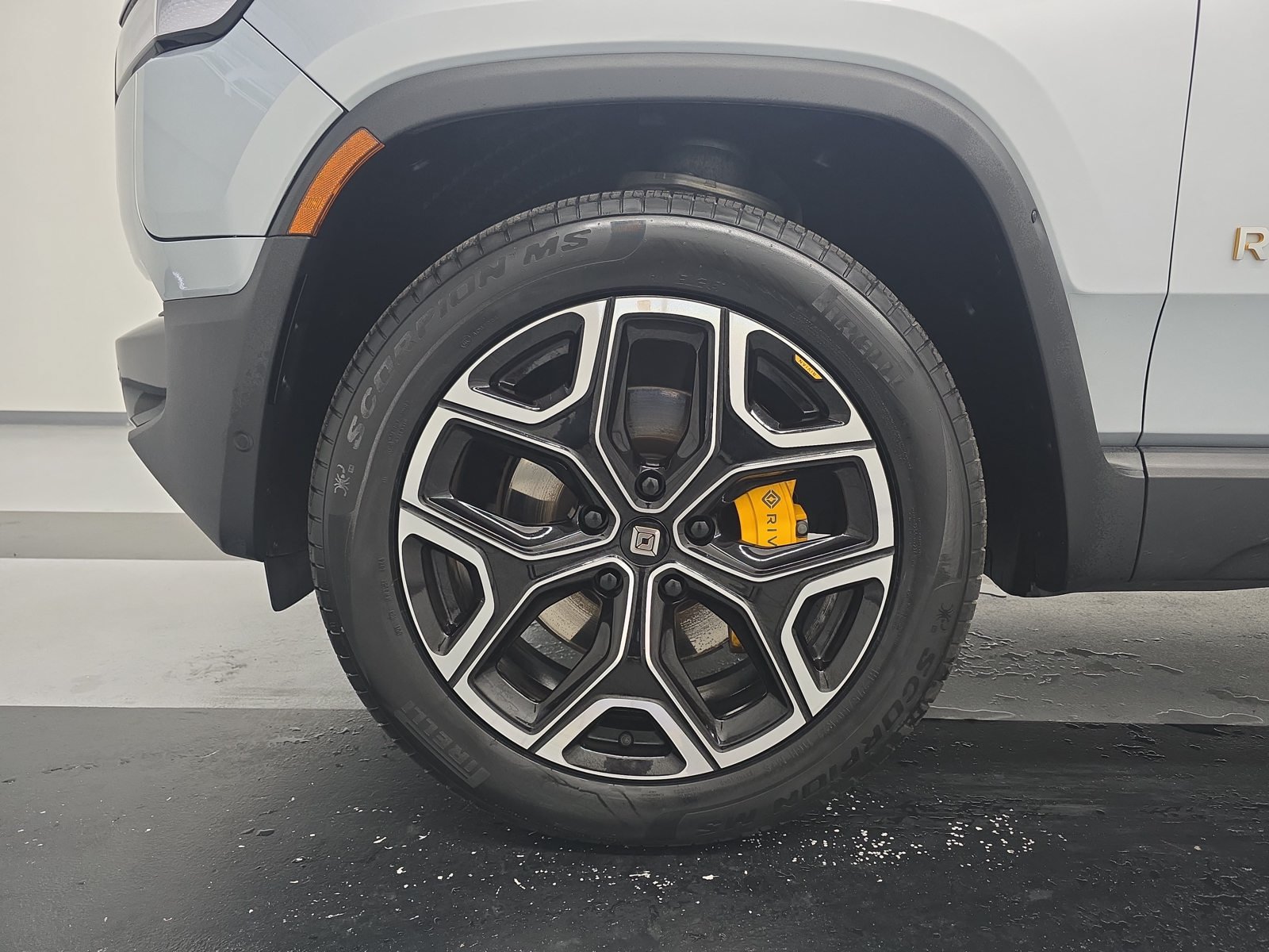 Used 2023 Rivian R1S Adventure Quad AWD/4WD image 9