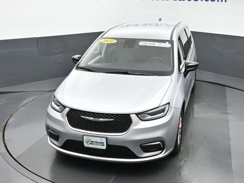 Used 2024 Chrysler Pacifica Touring-L image 26