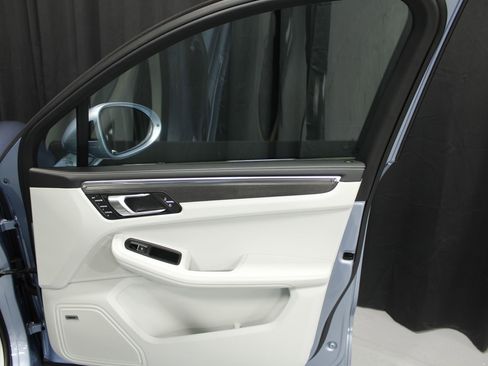 New 2026 Porsche Macan GTS image 25