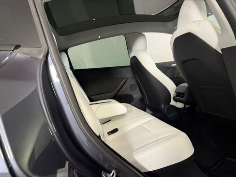 Used 2024 Tesla Model Y Long Range image 25