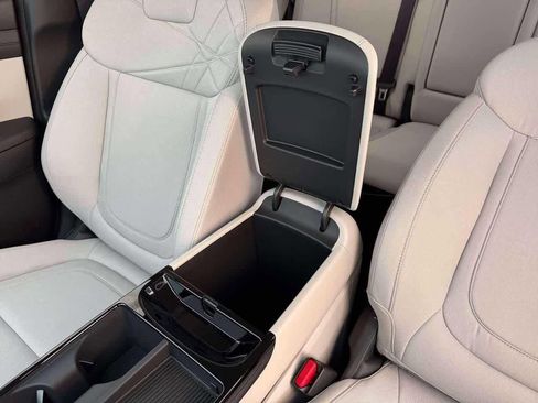 New 2026 Hyundai Tucson Blue SE image 18