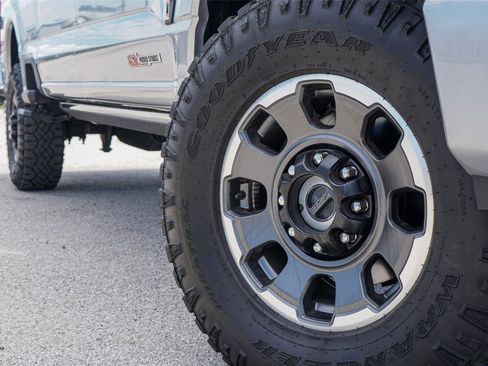 Certified 2024 Ford F250 Platinum w/ Tremor Off-Road Package AWD/4WD image 2