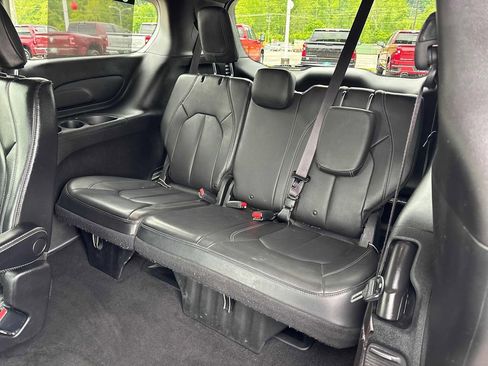 Used 2021 Chrysler Pacifica Touring-L w/ Uconnect Theater Family Group FWD image 32