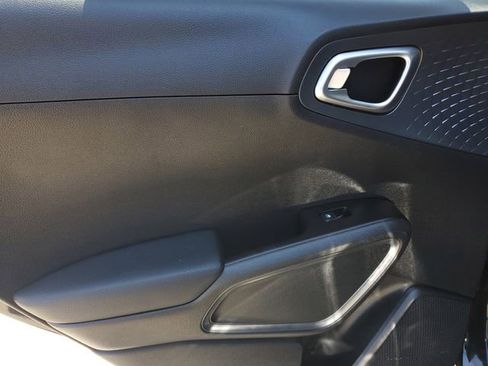 Used 2021 Kia Soul S FWD image 14