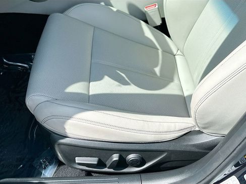 Used 2023 Genesis G70 2.0T AWD/4WD image 19