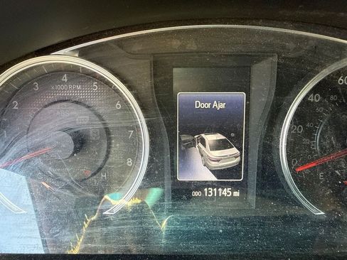 Used 2016 Toyota Camry SE FWD image 11