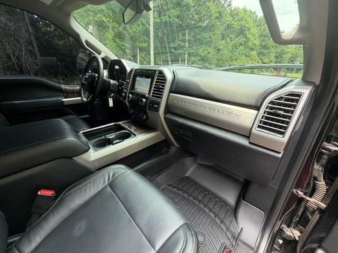 Used 2017 Ford F250 Lariat w/ Lariat Value Package AWD/4WD image 24