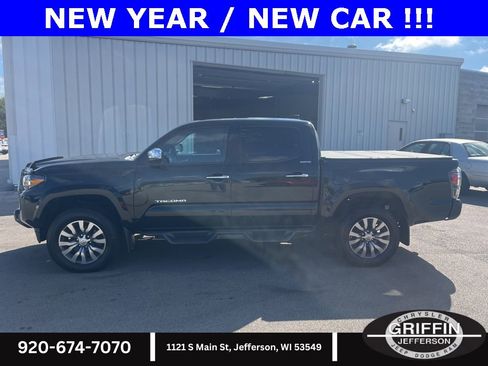 Used 2020 Toyota Tacoma Limited image 2