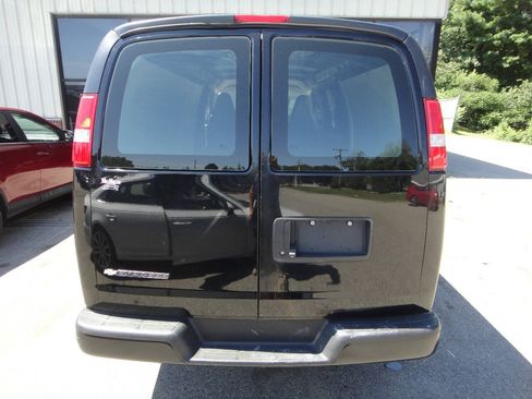 Used 2017 Chevrolet Express 2500 Extended RWD image 5