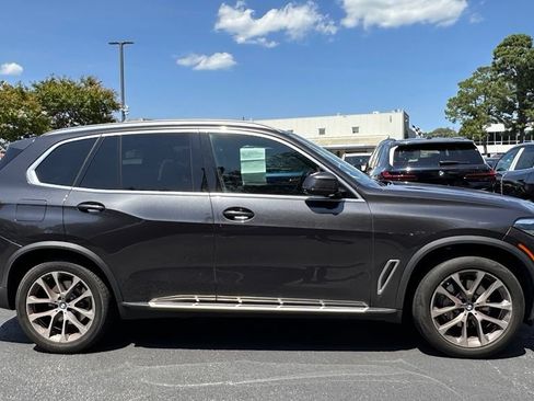 Used 2022 BMW X5 xDrive40i w/ Premium Package AWD/4WD image 4