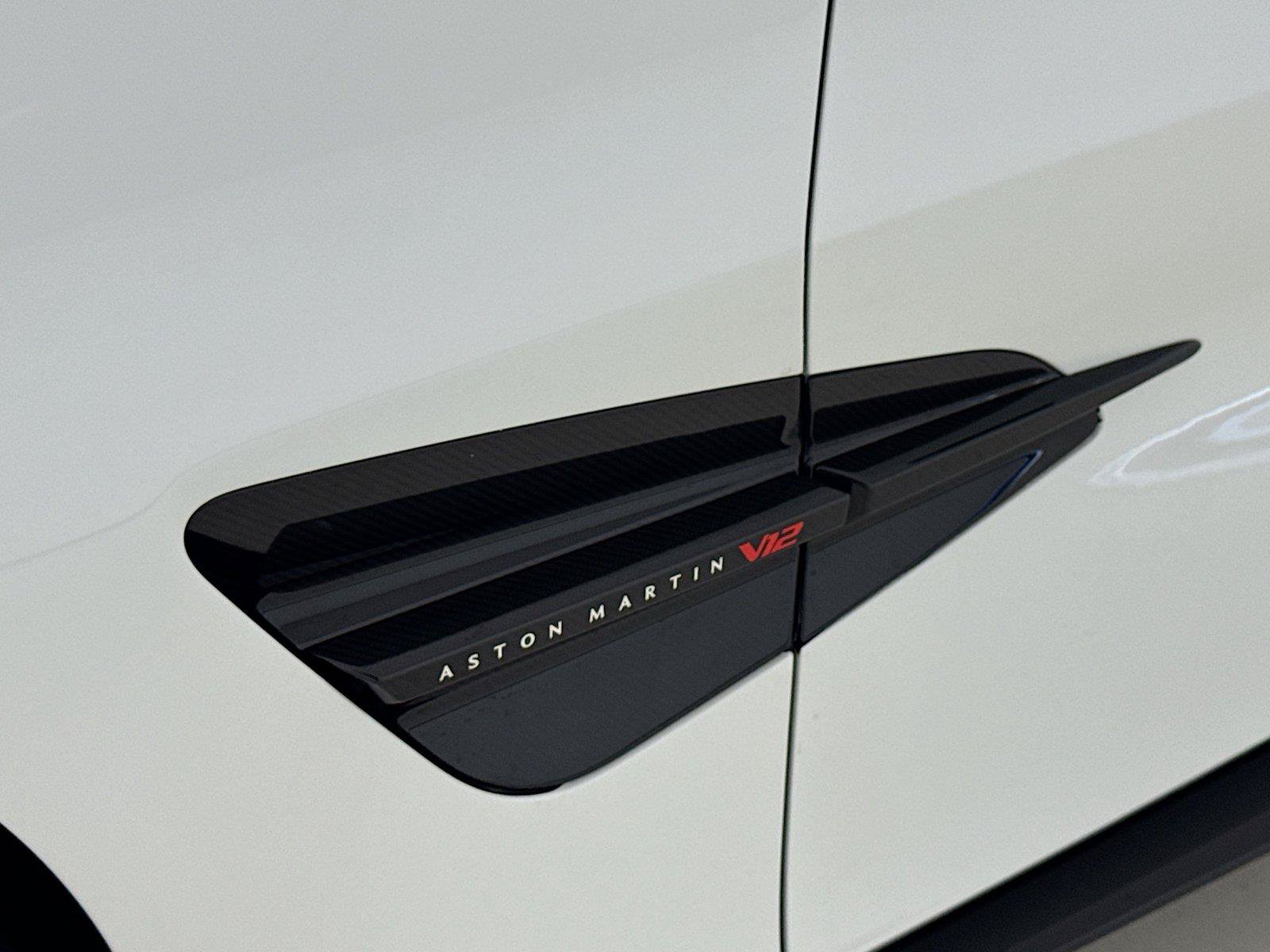 Used 2025 Aston Martin Vanquish RWD image 31
